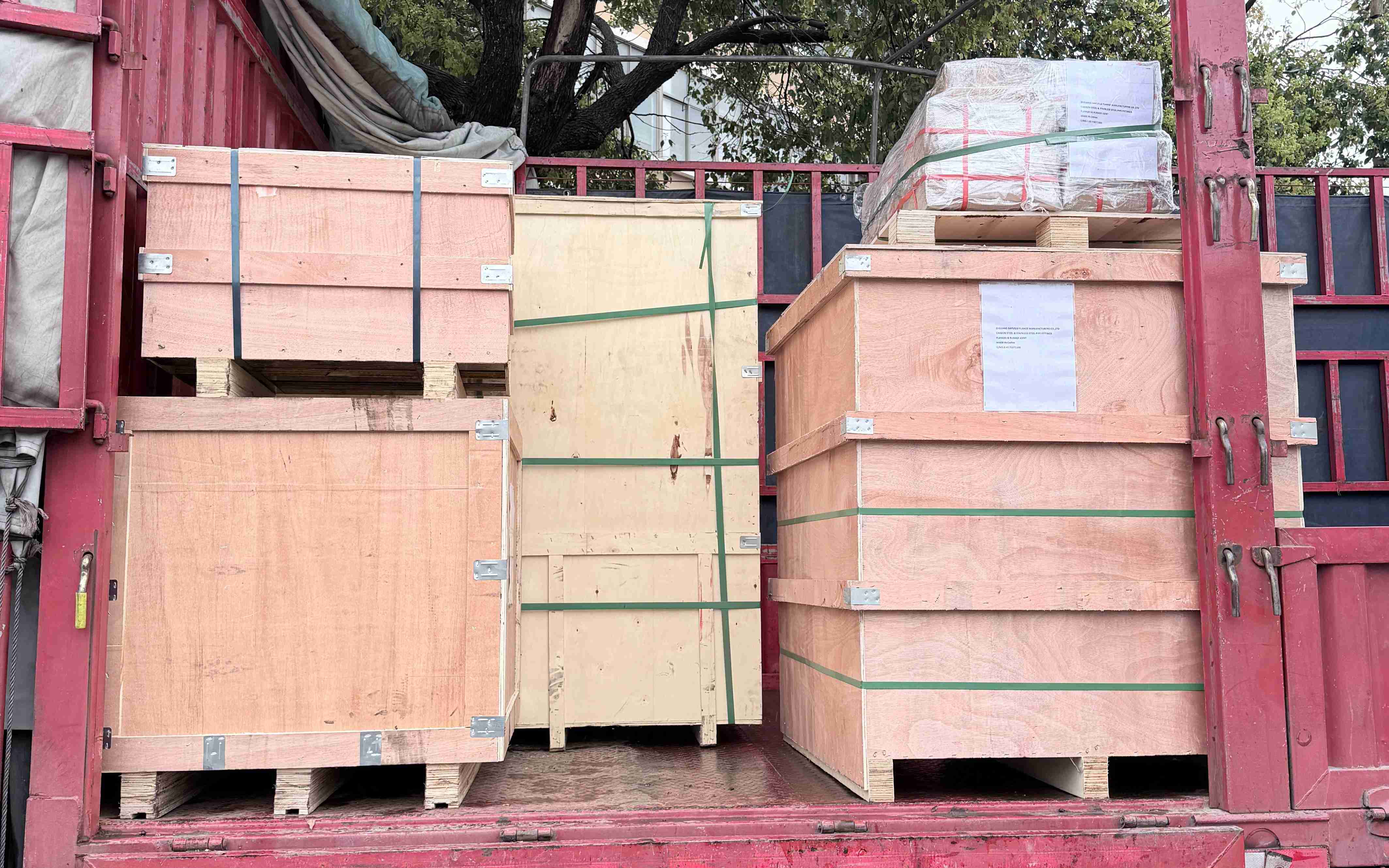Vietnam Ordre afsendt: flanger, fittings og gummisamlinger