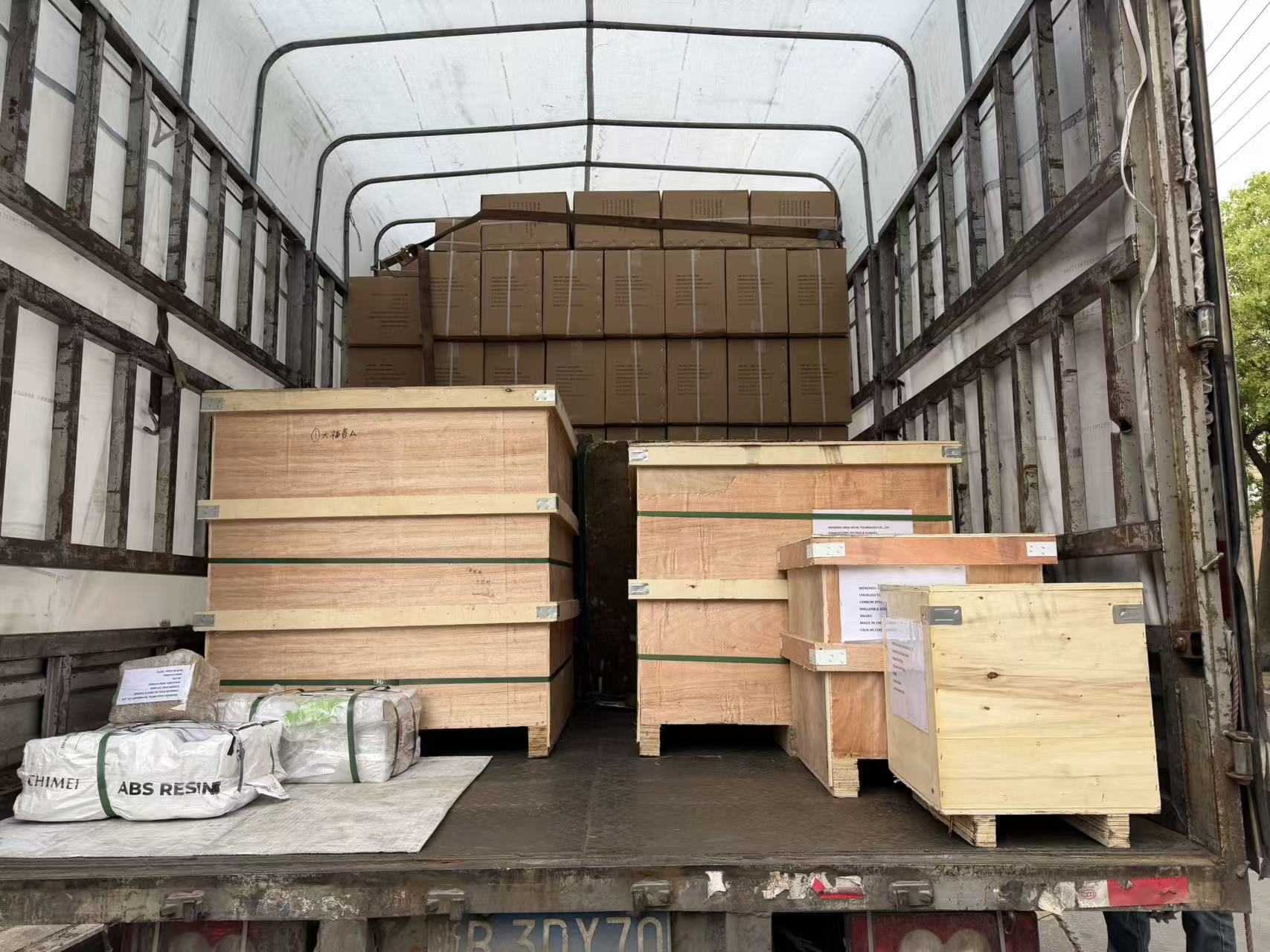 One-stop forsyning: flanger, kugleventiler, stumpsvejsningsfittings og mere sendt til Vietnam
